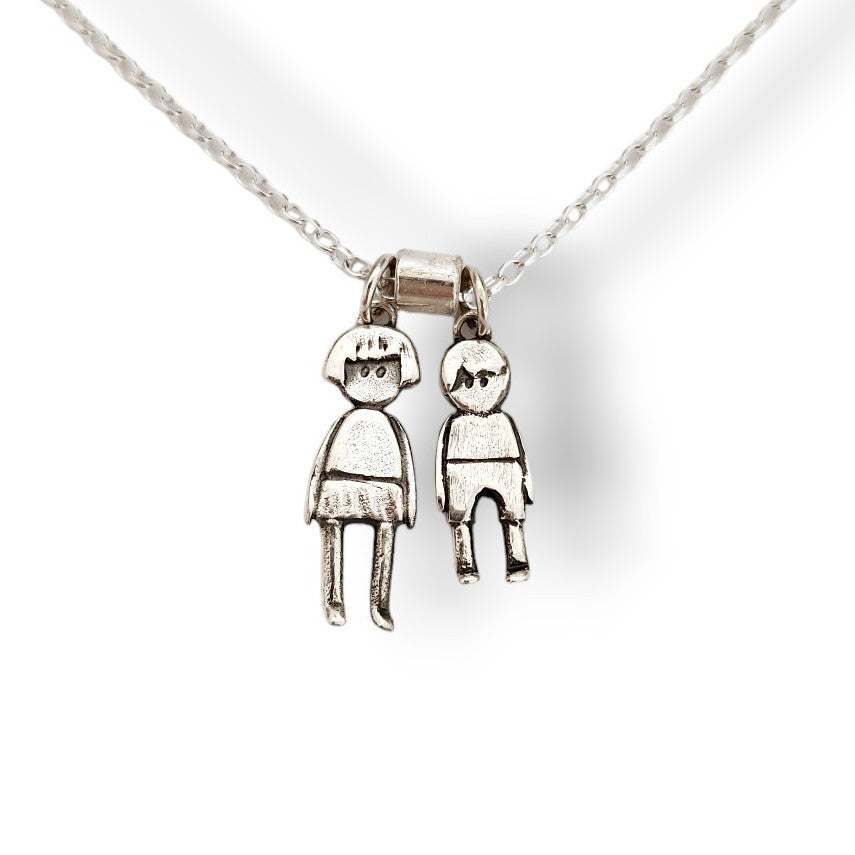 Family pendant necklace with kids and pets